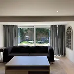 Modern Flat With Garden *