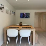 Modern Flat With Garden Prázdninový dům *