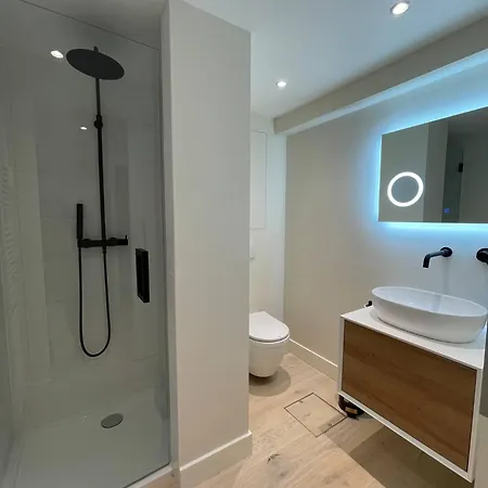 Modern Flat With Garden