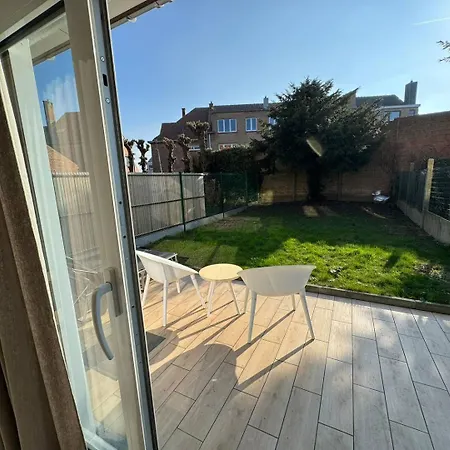 Modern Flat With Garden