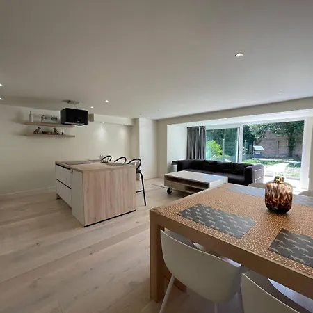 Modern Flat With Garden Oostende