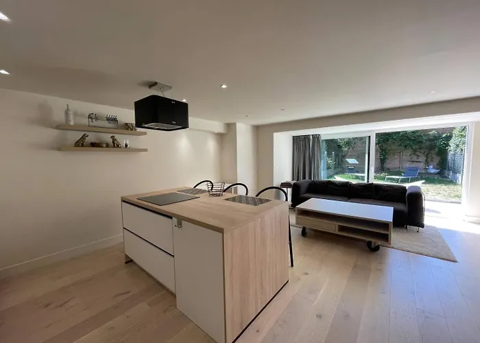 בית נופש Modern Flat With Garden