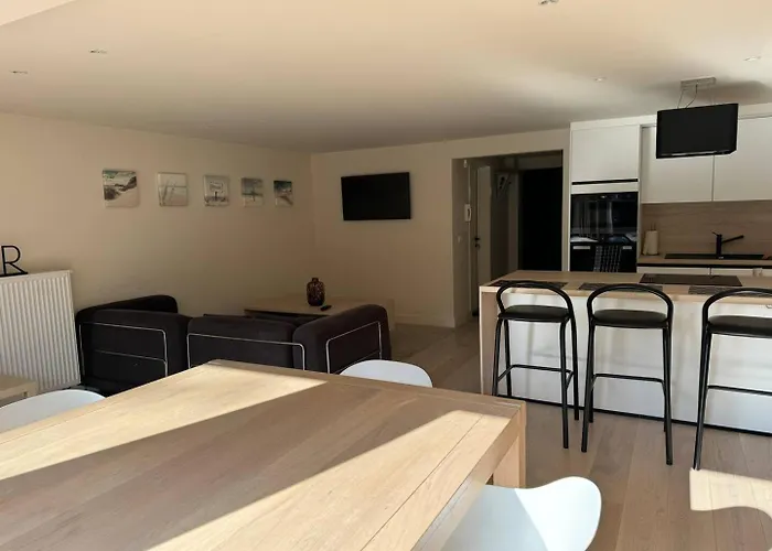 Modern Flat With Garden בית נופש