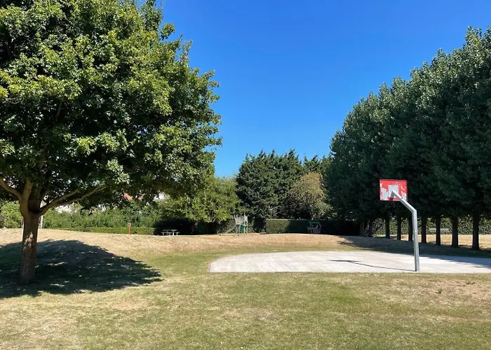 Modern Flat With Garden 度假居 *