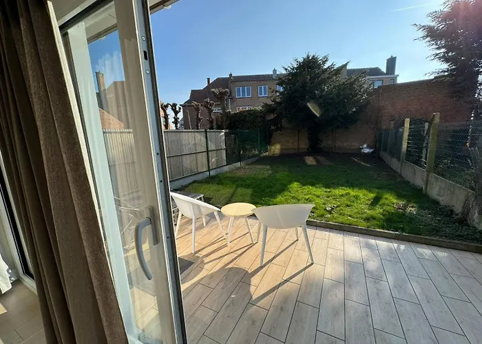 Modern Flat With Garden