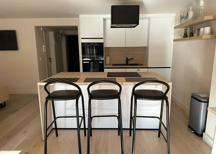 Modern Flat With Garden בית נופש *