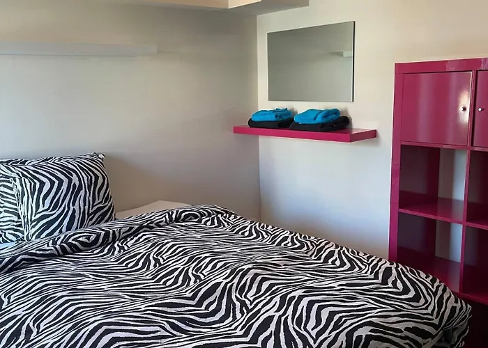 בית נופש Modern Flat With Garden *