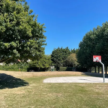 Modern Flat With Garden Σπίτι διακοπών *