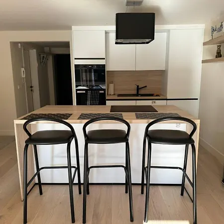 Modern Flat With Garden Σπίτι διακοπών *